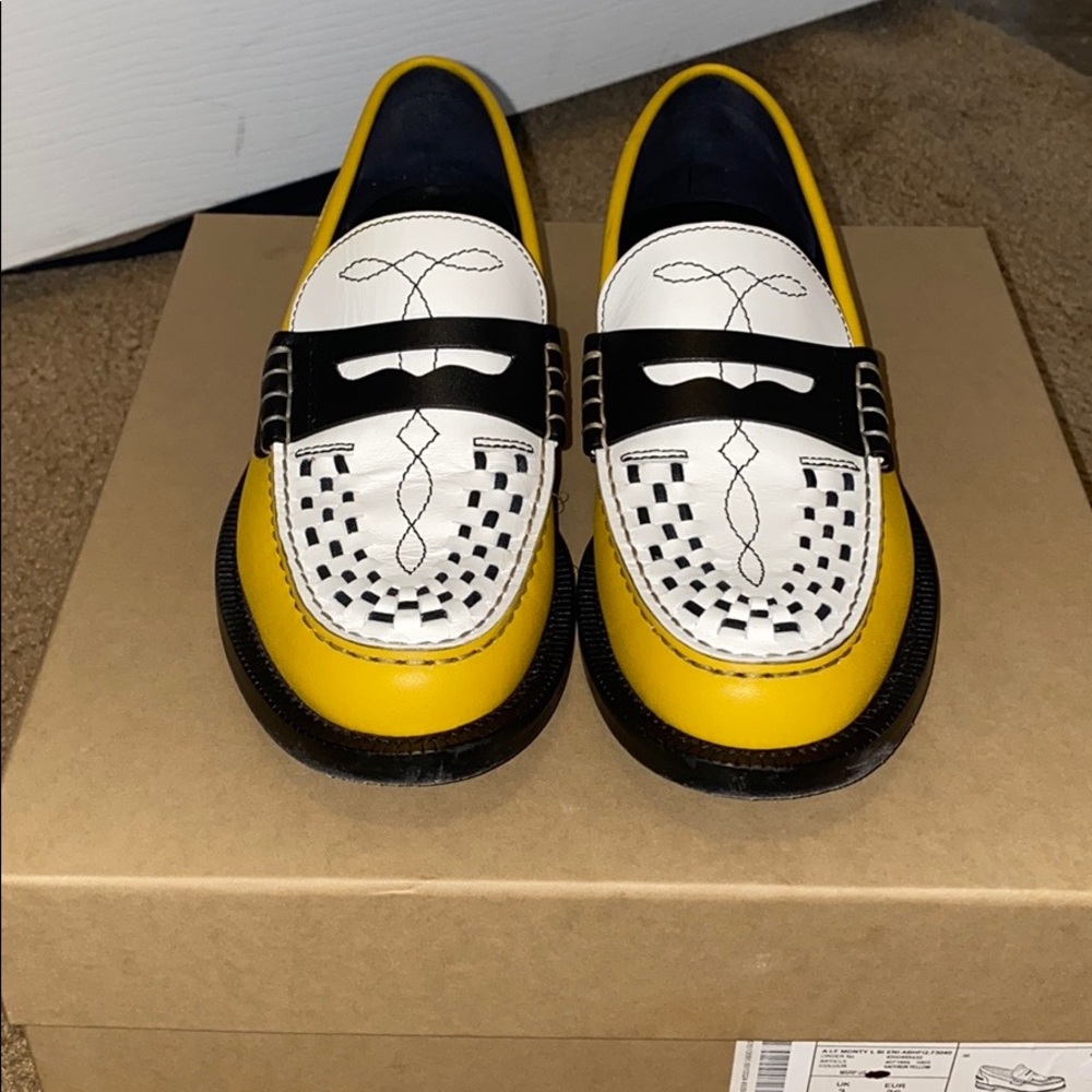 Authentic Burberry leather loafer size 6